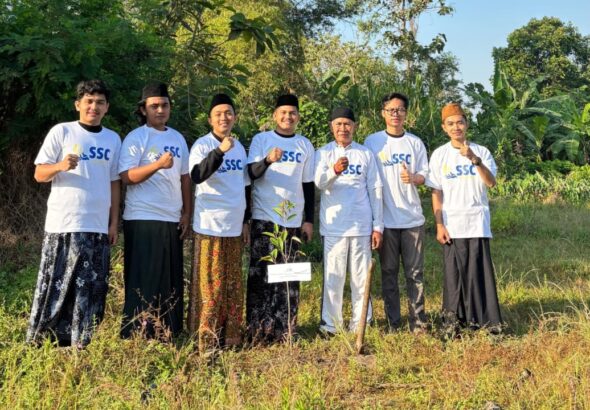 Penanaman pohon di momentum Muktamar NU ke-35, Jombang, Jawa Timur 01